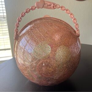 L.O.L Surprise Glittery Gold Round plastic case, dolls and accessories